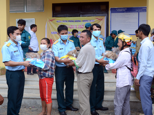 Tấm lòng của Bộ đội PK-KQ với nhân dân Thừa Thiên Huế