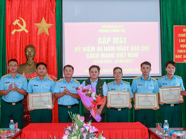Sư đoàn 377 gặp mặt phóng viên, cộng tác viên nhân dịp kỷ niệm 96 năm ngày Báo chí cách mạng Việt Nam