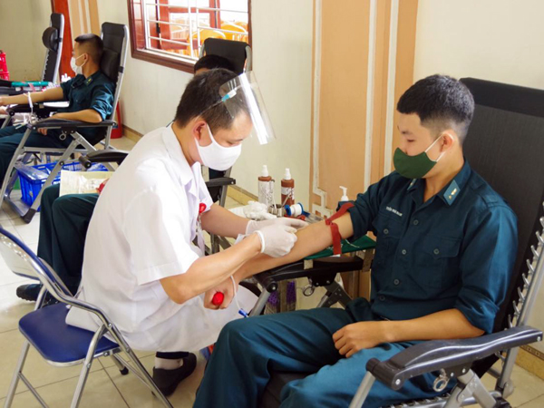 Tuổi trẻ Sư đoàn 371 sôi nổi tham gia hoạt động hiến máu tình nguyện