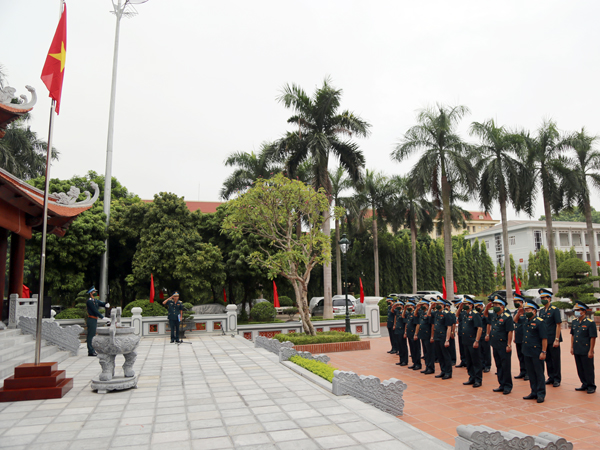 Dâng hương tưởng niệm Chủ tịch Hồ Chí Minh và các anh hùng liệt sĩ nhân kỷ niệm 76 năm Ngày Quốc khánh nước Cộng hòa XHCN Việt Nam