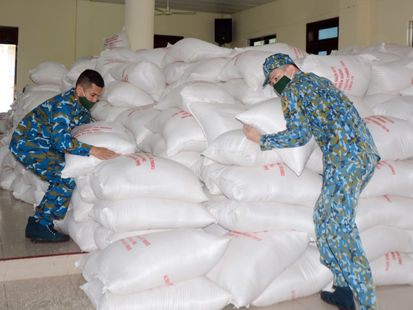 Bộ Quốc phòng tiếp nhận, bàn giao 110 tấn nông sản của tỉnh Tuyên Quang ủng hộ nhân dân TP Hồ Chí Minh