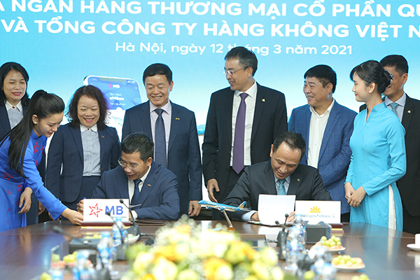 Vietnam Airlines và Ngân hàng TMCP Quân đội ký kết thỏa thuận hợp tác toàn diện