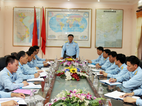 Thiếu tướng Phạm Văn Tính - Phó Tư lệnh Quân chủng Phòng không-Không quân kiểm tra các đơn vị phía Bắc