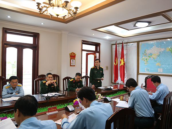 Hội nghị khảo sát về việc sử dụng Tạp chí Quốc phòng toàn dân trong Quân chủng PK-KQ
