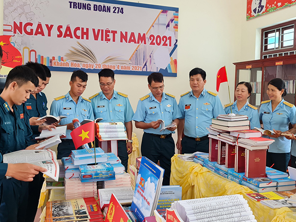 Trung đoàn 274 tổ chức Chương trình ngày Sách Việt Nam lần thứ VIII