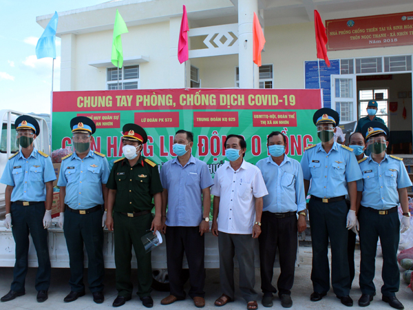 Trung đoàn 925 tổ chức “gian hàng lưu động 0 đồng” hỗ trợ nhân dân tỉnh Bình Định chịu ảnh hưởng của dịch COVID-19