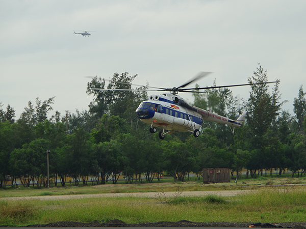 Học viên khóa 45 thi tốt nghiệp thực hành bay trên trực thăng Mi-8
