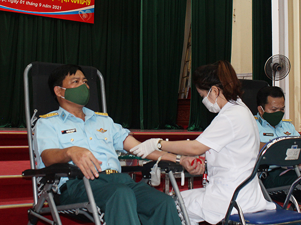Sư đoàn 361 tham gia Ngày hội hiến máu tình nguyện “Phòng chống và chiến thắng đại dịch COVID-19”