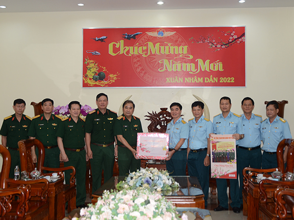 Họp Ban Chỉ huy đóng quân canh phòng Sân bay Tân Sơn Nhất