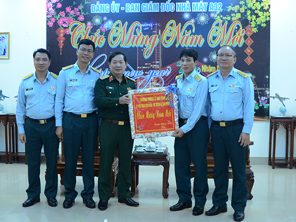 Thượng tướng Lê Huy Vịnh - Thứ trưởng Bộ Quốc phòng thăm, chúc Tết các đơn vị của Quân chủng Phòng không - Không quân tại miền Trung