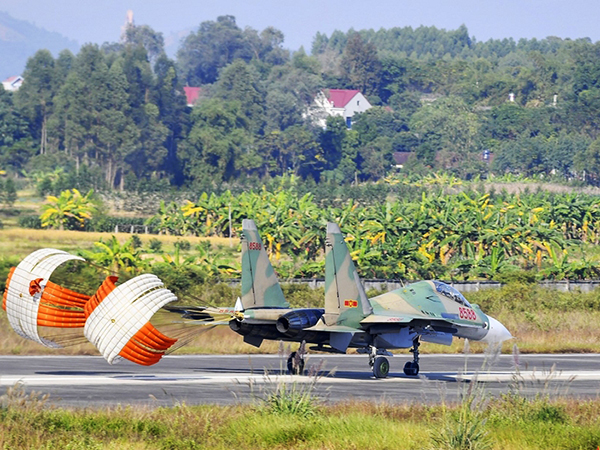 Đoàn Không quân Lam Sơn 50 năm vững bước trưởng thành