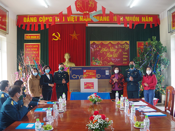 Hội Liên hiệp Phụ nữ TP Hà Nội thăm và chúc Tết Tiểu đoàn 61