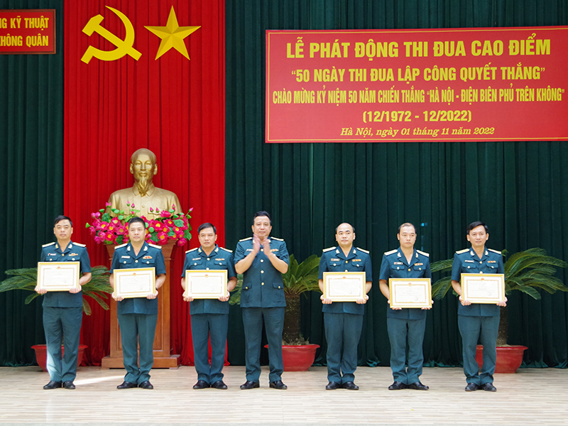 Trường Cao đẳng Kỹ thuật PK-KQ phát động Phong trào thi đua cao điểm kỷ niệm 50 năm Chiến thắng “Hà Nội - Điện Biên Phủ trên không”