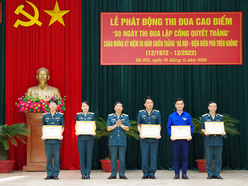 Trường Cao đẳng Kỹ thuật PK-KQ phát động Phong trào thi đua cao điểm kỷ niệm 50 năm Chiến thắng “Hà Nội - Điện Biên Phủ trên không”