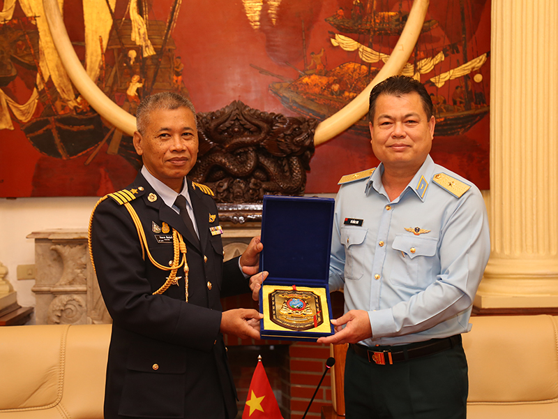 Tùy viên Không quân Thái Lan chào xã giao thủ trưởng Bộ Tư lệnh Quân chủng Phòng không - Không quân