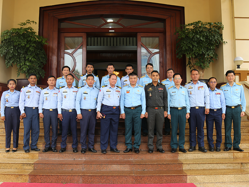 Đoàn sĩ quan trẻ lực lượng Không quân Campuchia thăm Quân chủng Phòng không - Không quân