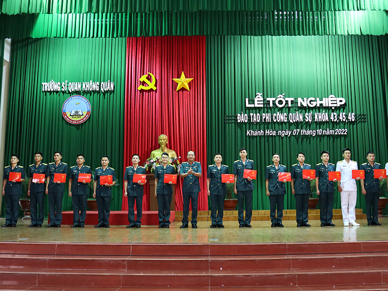 Trường Sĩ quan Không quân tổ chức lễ tốt nghiệp ra trường các khóa phi công quân sự