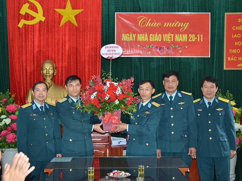 Quân chủng Phòng không-Không quân chúc mừng Ngày Nhà giáo Việt Nam 20-11