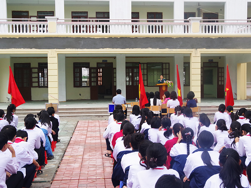 Sư đoàn 371 tuyên truyền kỷ niệm 50 năm Chiến thắng “Hà Nội - Điện Biên Phủ trên không” tại các trường học trên địa bàn đóng quân