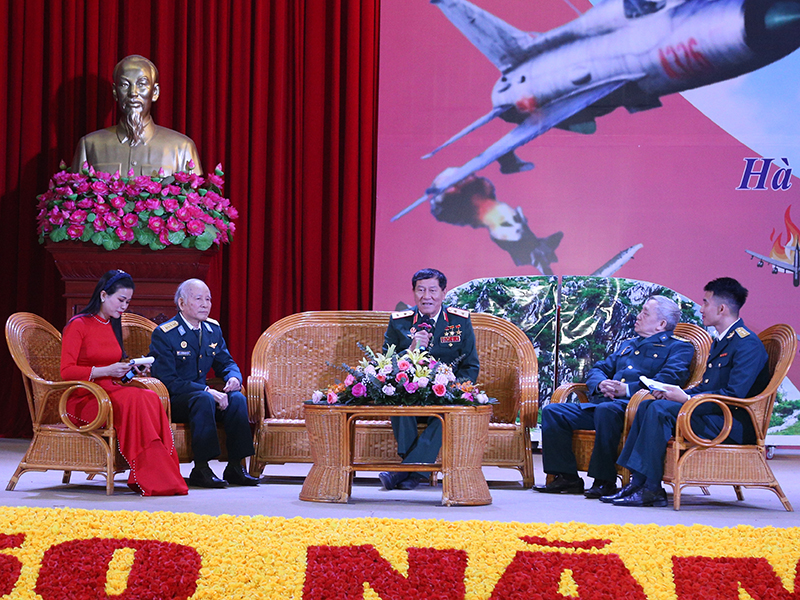 Sư đoàn 371 tổ chức Tọa đàm, giao lưu kỷ niệm 50 năm Chiến thắng “Hà Nội - Điện Biên Phủ trên không”