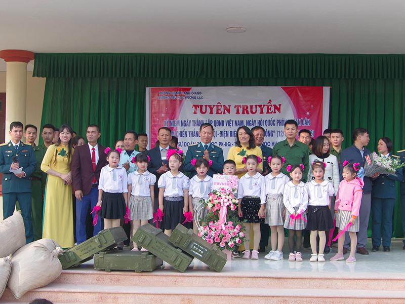 Sư đoàn 365 tổ chức tuyên truyền 50 năm Chiến thắng “Hà Nội - Điện Biên Phủ trên không” các trường học trên địa bàn đóng quân
