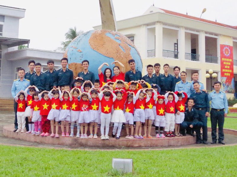 Sư đoàn 372 phối hợp với các trường trên địa bàn TP Đà Nẵng tổ chức các hoạt động tham quan và giao lưu