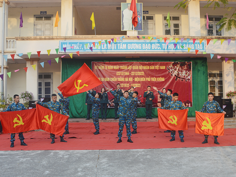 Trung đoàn 284 tổ chức nhiều hoạt động kỷ niệm 50 năm “Chiến thắng Hà Nội - Điện Biên Phủ trên không”