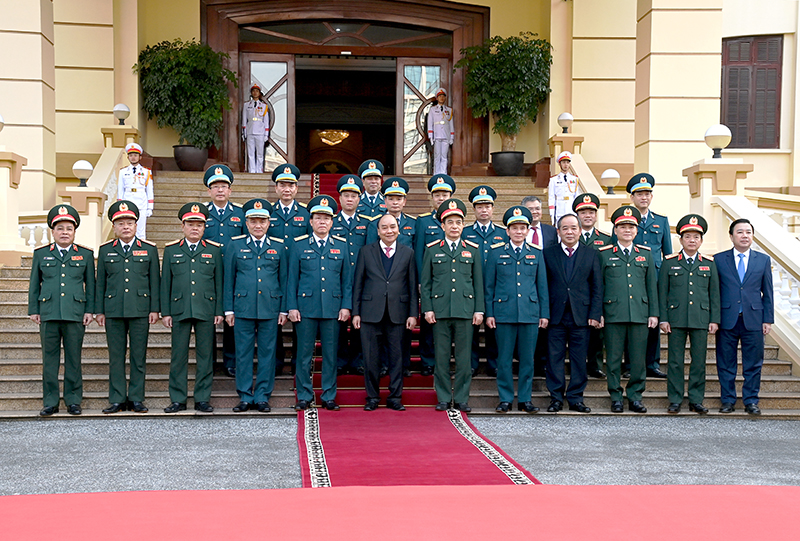 Chủ tịch nước Nguyễn Xuân Phúc dự gặp mặt kỷ niệm 50 năm Chiến thắng “Hà Nội - Điện Biên Phủ trên không” tại Quân chủng Phòng không - Không quân