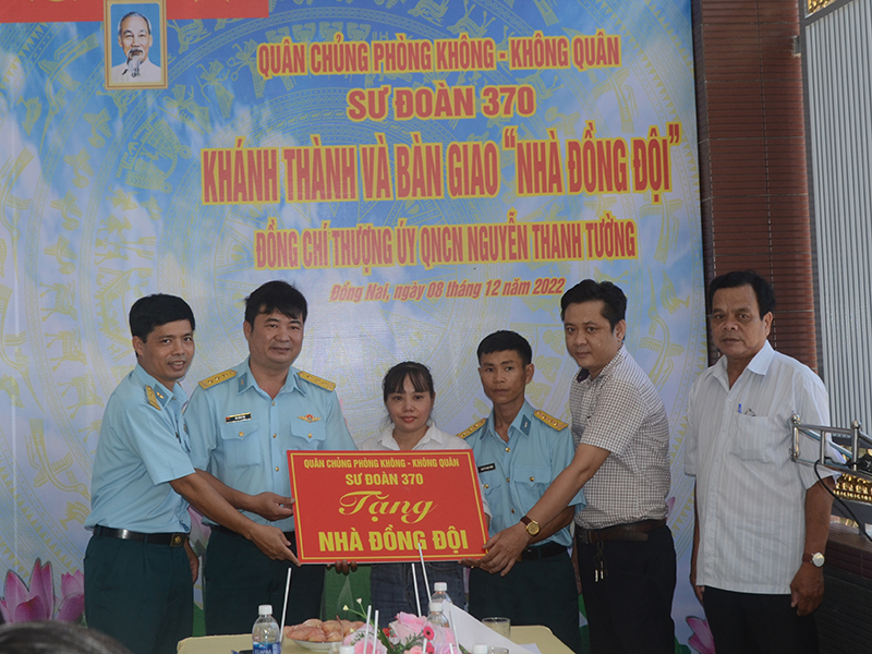 Trung đoàn 935 khánh thành và bàn giao “Nhà đồng đội” tặng gia đình Thượng úy QNCN Nguyễn Thanh Tường