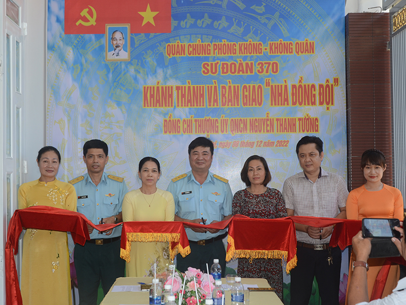 Trung đoàn 935 khánh thành và bàn giao “Nhà đồng đội” tặng gia đình Thượng úy QNCN Nguyễn Thanh Tường