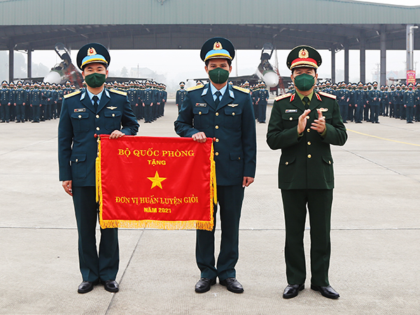 Thượng tướng Nguyễn Tân Cương - Tổng Tham mưu trưởng QĐND Việt Nam dự Lễ ra quân huấn luyện năm 2022 của Trung đoàn 927