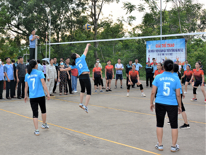 Nhà máy A32 tổ chức Giải thi đấu bóng chuyền chào mừng Ngày truyền thống