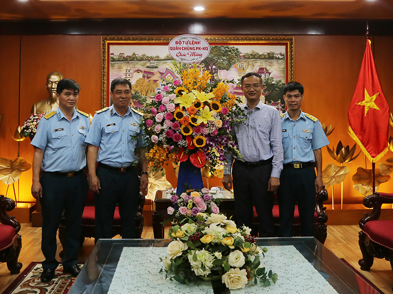 Quân chủng Phòng không - Không quân chúc mừng các cơ quan thông tấn, báo chí nhân kỷ niệm 97 năm Ngày Báo chí cách mạng Việt Nam 21-6