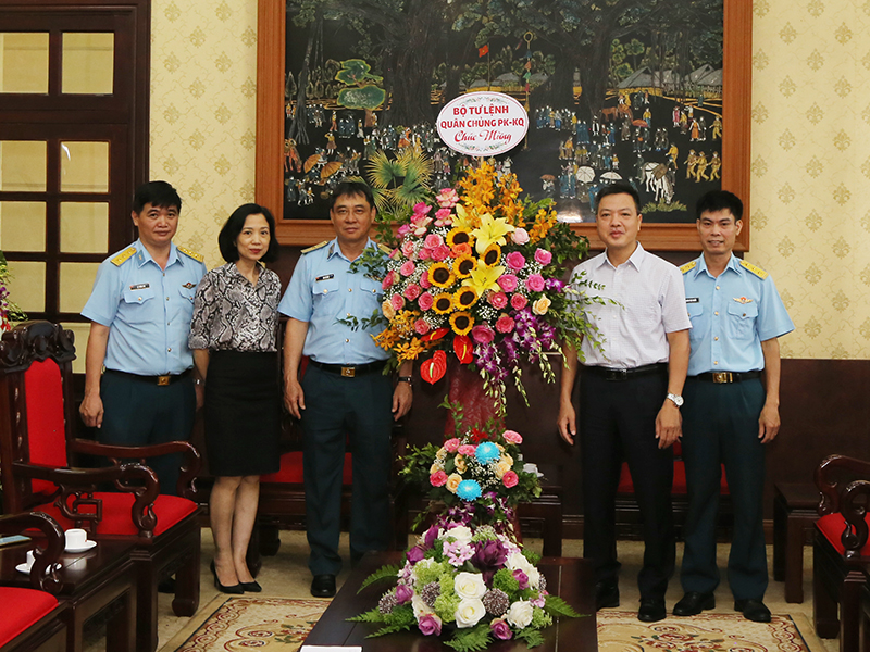 Quân chủng Phòng không - Không quân chúc mừng các cơ quan thông tấn, báo chí nhân kỷ niệm 97 năm Ngày Báo chí cách mạng Việt Nam 21-6