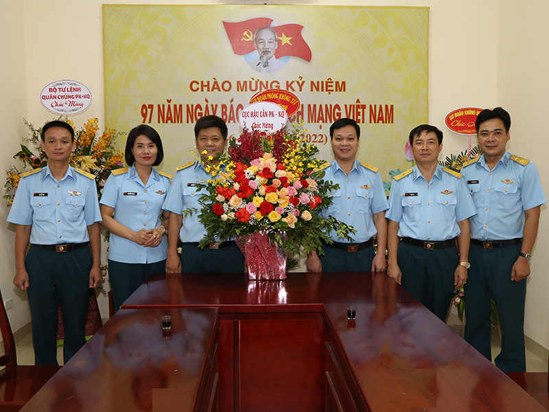 Quân chủng Phòng không - Không quân chúc mừng Báo PK-KQ nhân kỷ niệm 97 năm Ngày Báo chí cách mạng Việt Nam