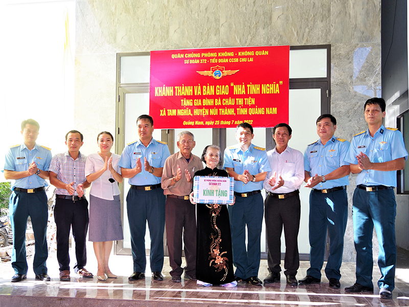 Tiểu đoàn căn cứ Sân bay Chu Lai tổ chức khánh thành và bàn giao “Nhà Tình nghĩa” cho gia đình chính sách