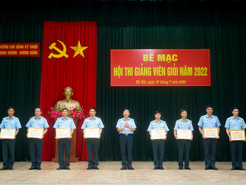 Trường Cao đẳng Kỹ thuật PK-KQ quân tổ chức Hội thi giảng viên giỏi năm 2022