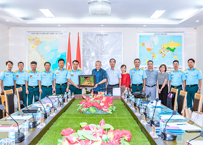 Đoàn công tác Ủy ban Biên giới Quốc gia, Bộ Ngoại giao thăm và làm việc tại Sư đoàn 377