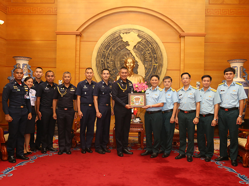 Đoàn Sĩ quan trẻ Không quân Thái Lan thăm và giao lưu tại Quân chủng PK-KQ