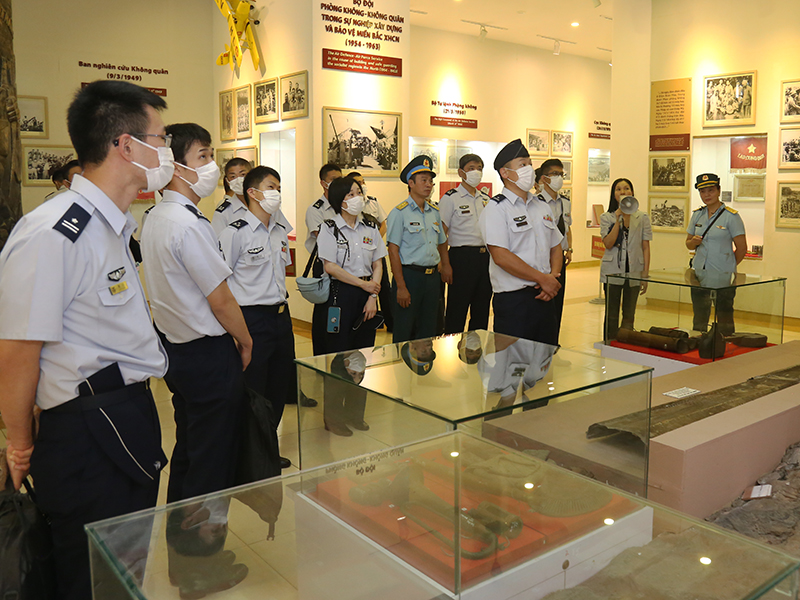 Đoàn Trường Sĩ quan Tham mưu Không quân Nhật Bản thăm và giao lưu tại Quân chủng PK-KQ