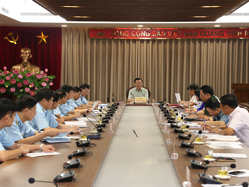 Thường trực Thành ủy Hà Nội làm việc với Quân chủng Phòng không - Không quân