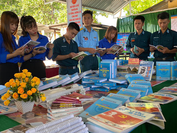 Sư đoàn 372 và Sư đoàn 377 hưởng Ngày Sách và Văn hóa đọc Việt Nam lần thứ nhất năm 2022