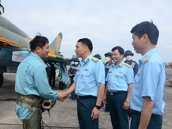 Quân chủng Phòng không - Không quân kiểm tra hoạt động công tác đảng, công tác chính trị các đơn vị khu vực miền Trung