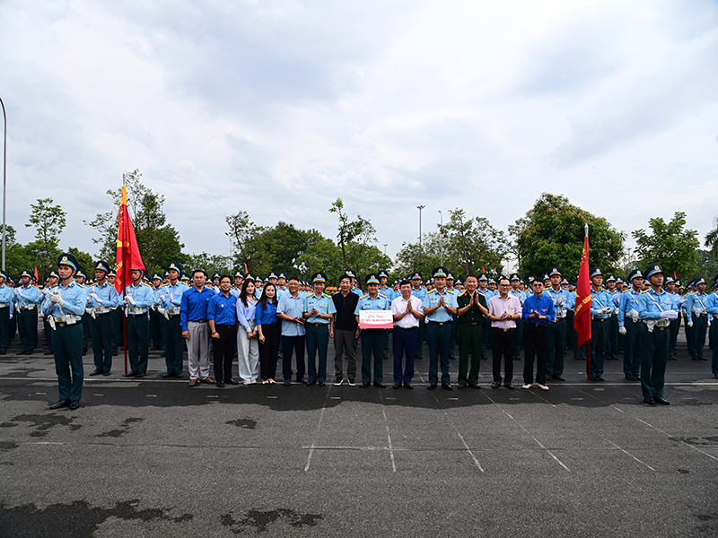 Đại học Bách khoa Hà Nội thăm động viên  cán bộ, chiến sĩ Quân chủng PK-KQ là nhiệm vụ A80