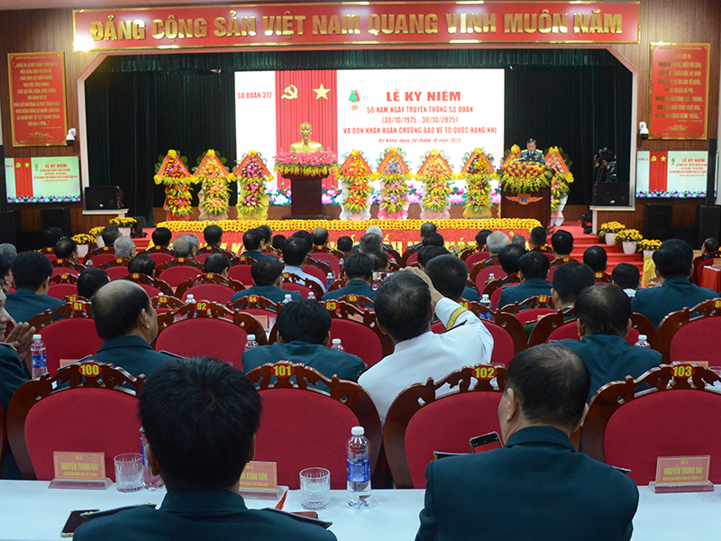 Sư đoàn 372 kỷ niệm 50 năm ngày truyền thống và đón nhận Huân chương bảo vệ Tổ quốc hạng Nhì