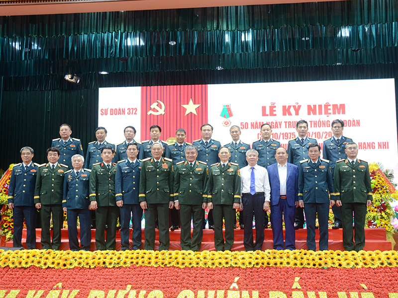 Sư đoàn 372 kỷ niệm 50 năm ngày truyền thống và đón nhận Huân chương bảo vệ Tổ quốc hạng Nhì
