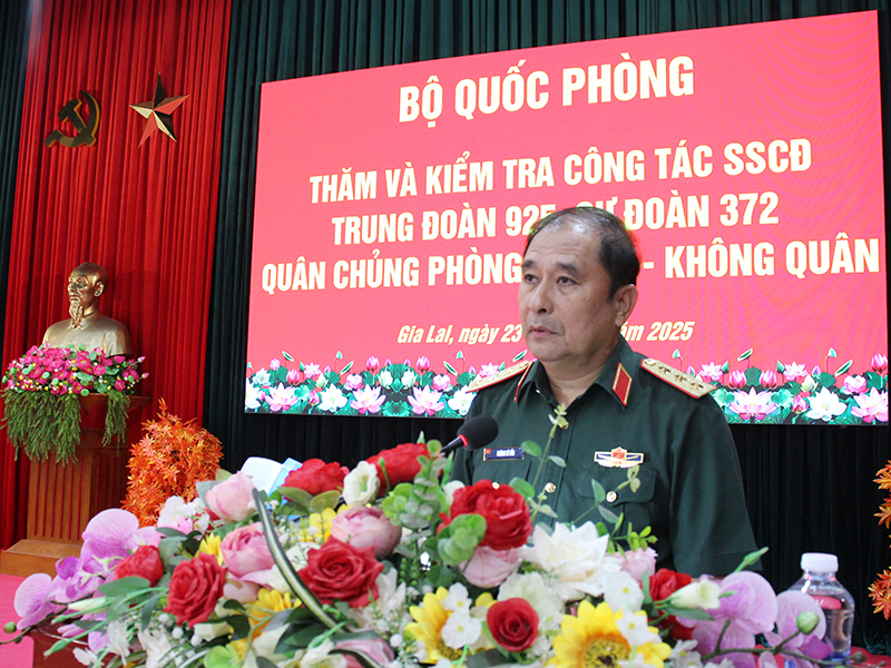 Bộ Quốc phòng kiểm tra Trung đoàn 925