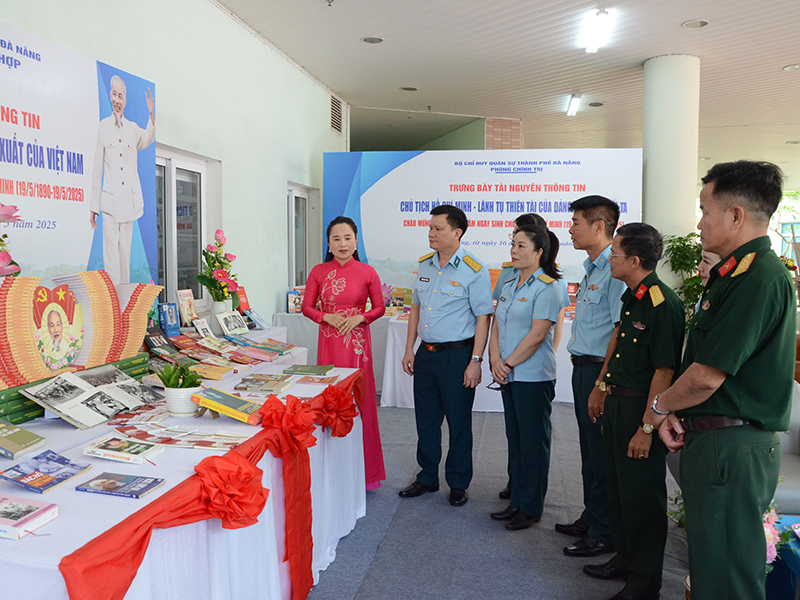 Thư viện Tổng hợp thành phố Đà Nẵng Triển lãm sách “Chào mừng kỷ niệm 135 năm ngày sinh Chủ tịch Hồ Chí Minh”