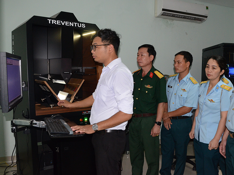 Thư viện Tổng hợp thành phố Đà Nẵng Triển lãm sách “Chào mừng kỷ niệm 135 năm ngày sinh Chủ tịch Hồ Chí Minh”