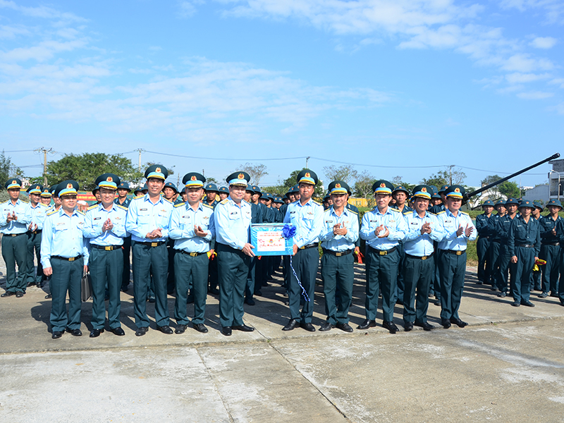 Trung tướng Phạm Trường Sơn kiểm tra, chúc Tết các đơn vị khu vực miền Trung